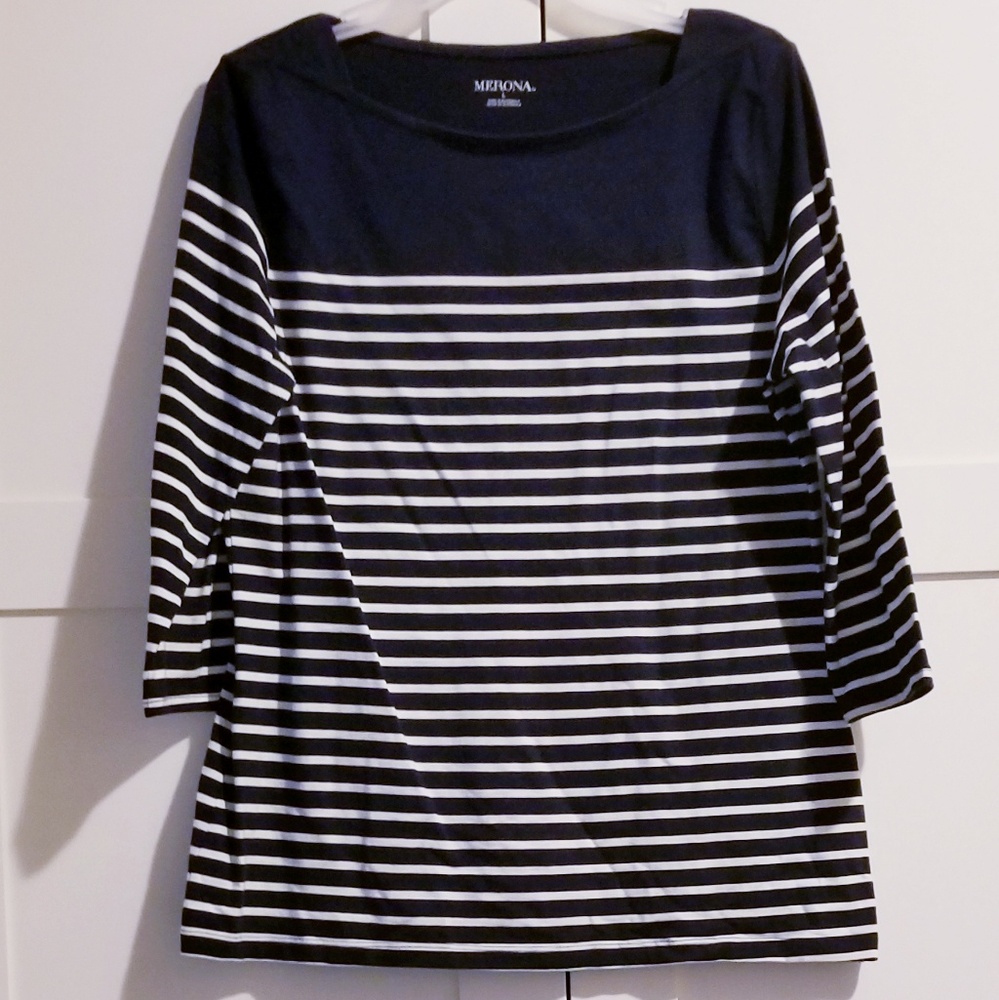 3/4 Navy blue & White Striped Shirt
